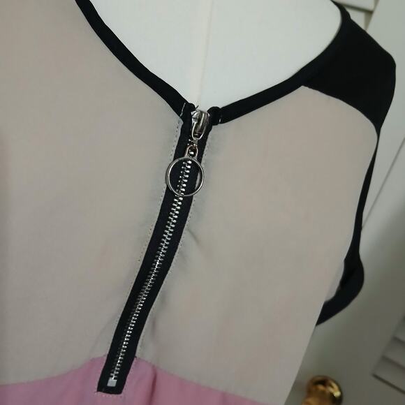 AUW short-sleeved blouse exposed zip-front accent pink/black/cream blocks - Picture 4 of 13